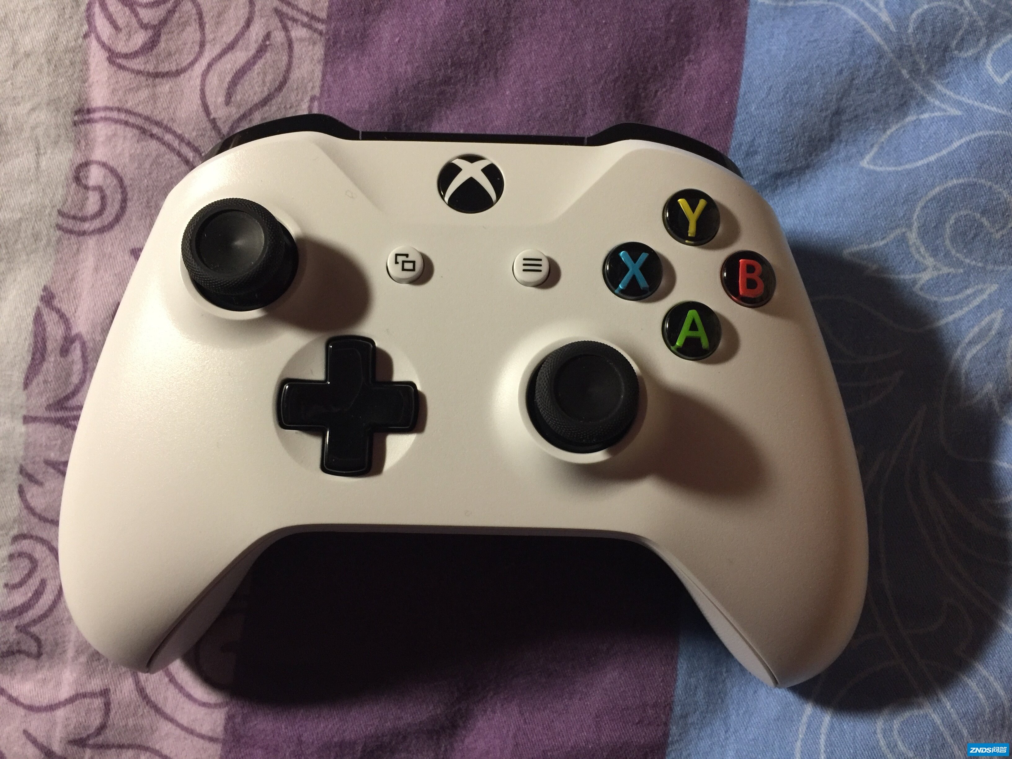 ps4 手柄相对于 xbox 手柄,会不会给人一种粗制滥造廉价粗糙的感觉?