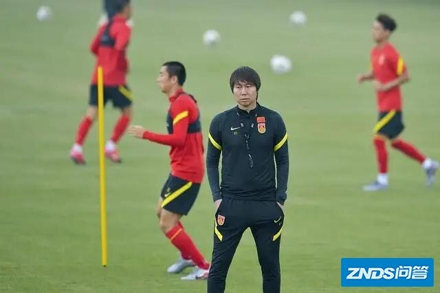 国足教练李铁“嘉宾”了欧洲杯决赛直播被质疑，为啥？