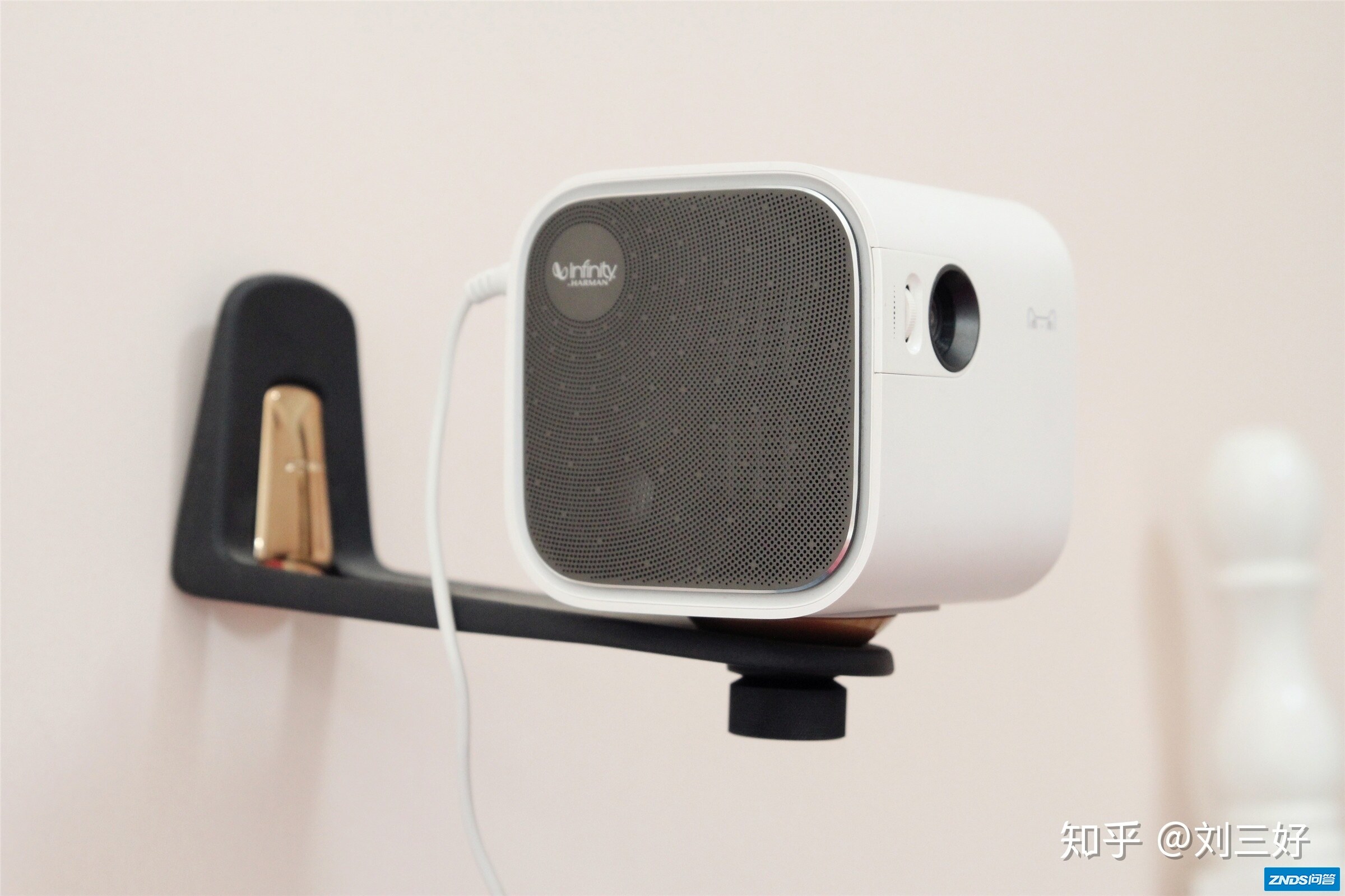 花了快一万把4K影院搬进客厅啥感觉？奥图码UHD566家用投影仪评测