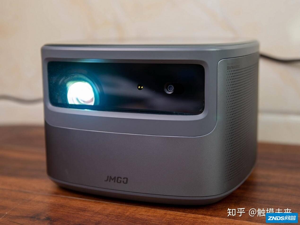 100英寸大屏幕的游戏和观影感受，坚果J10家用投影仪带你来体验