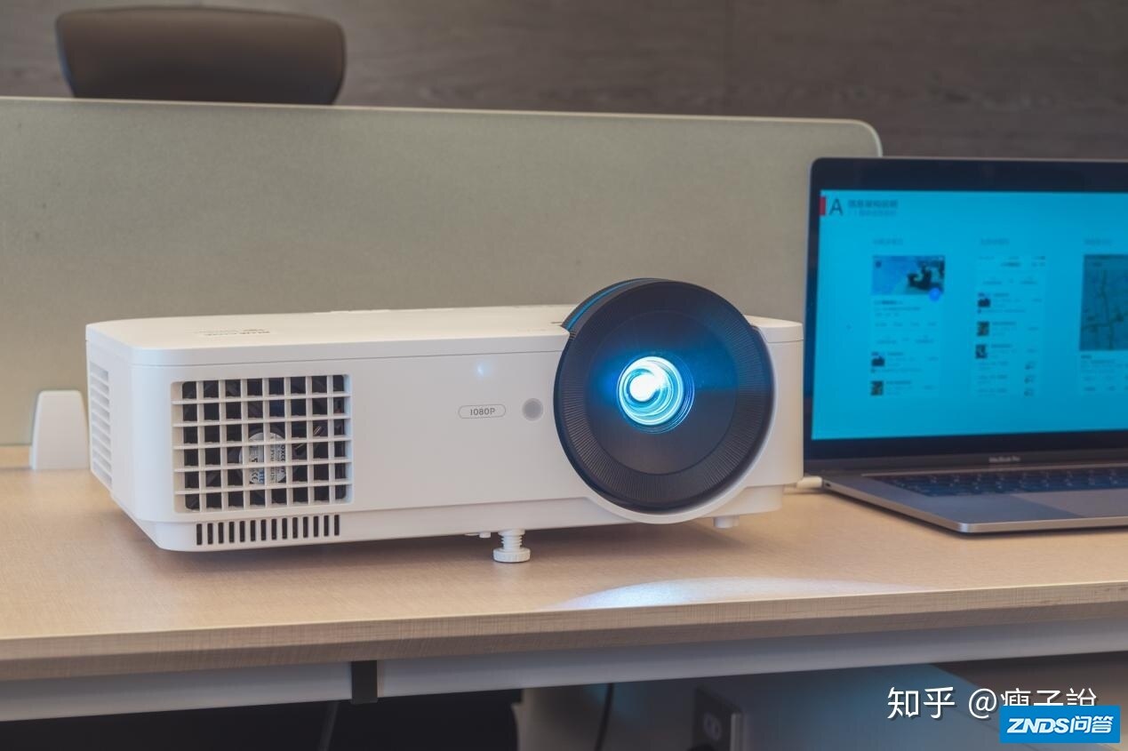 明基LH720激光商务家用投影机：轻松应对大型会议的“扫地僧”