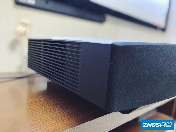 家用投影仪是灯泡机加盒子？体验4K和1080P的云泥之别之极米 ...