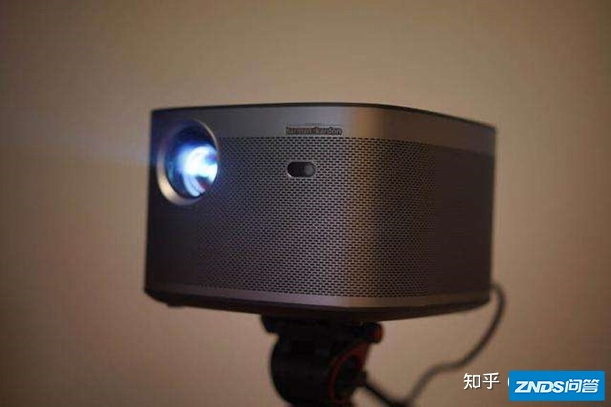 家用投影仪实用体验丨极米H3S和峰米R1超短焦激光家用投影仪