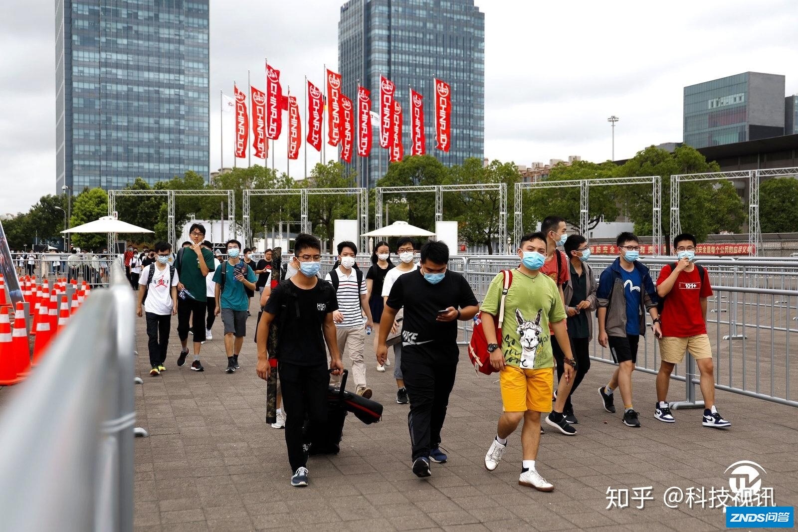 TCL带您感悟UDE：大屏战略下的完美王者