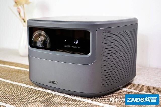坚果J10家用投影仪使用体验：亮度再升级，观影停不下来