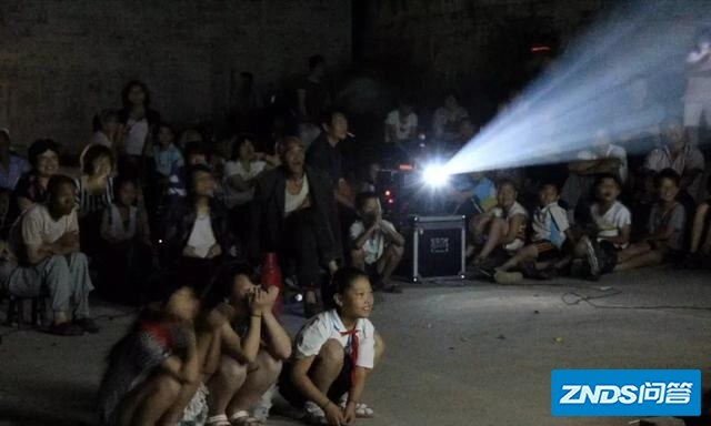 六七十年代，在农村看露天影片是指什么场面？