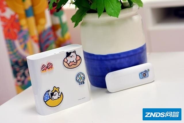天猫精灵推出“小白盒”家用投影，巴掌大小，不插电也可以用