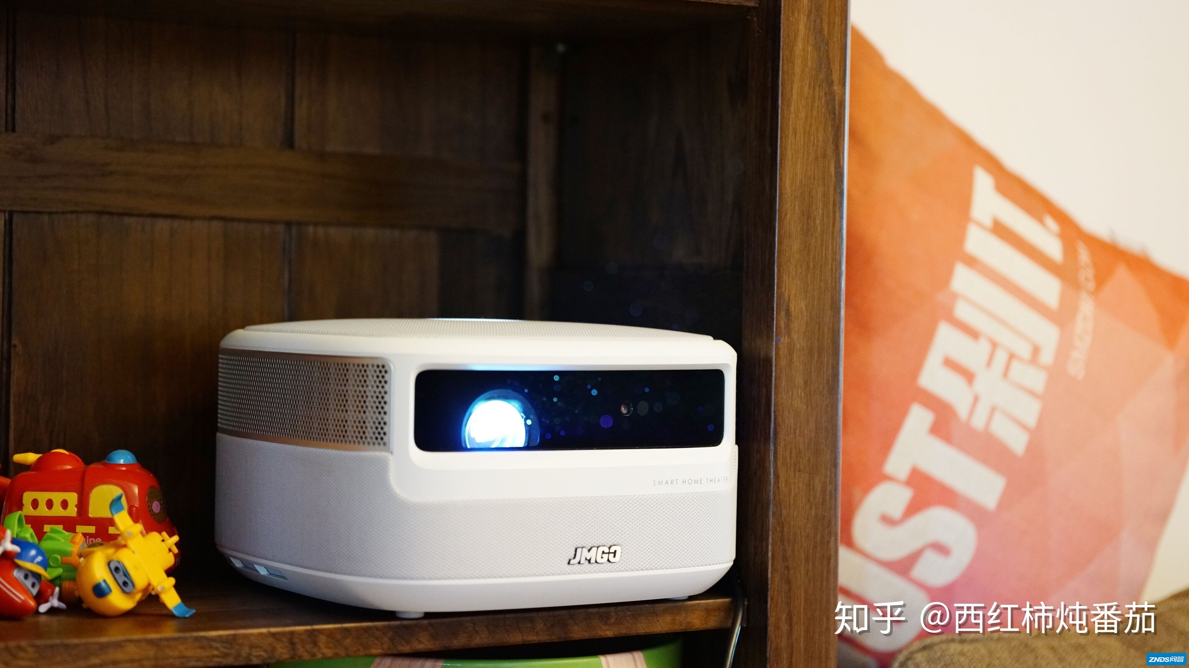 家用家用投影如何选？附坚果 J9小型家用投影仪开箱测评
