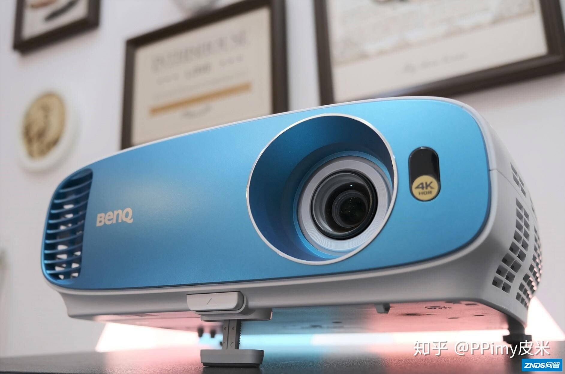 近乎极致的家用4K家用投影：明基（BenQ）TK800M