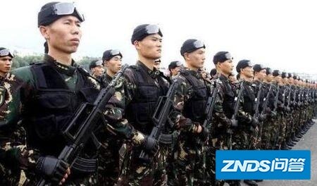 看一些影片里美国大兵作战都背着半人高的大背包，他们包里都放着什么东西啊？