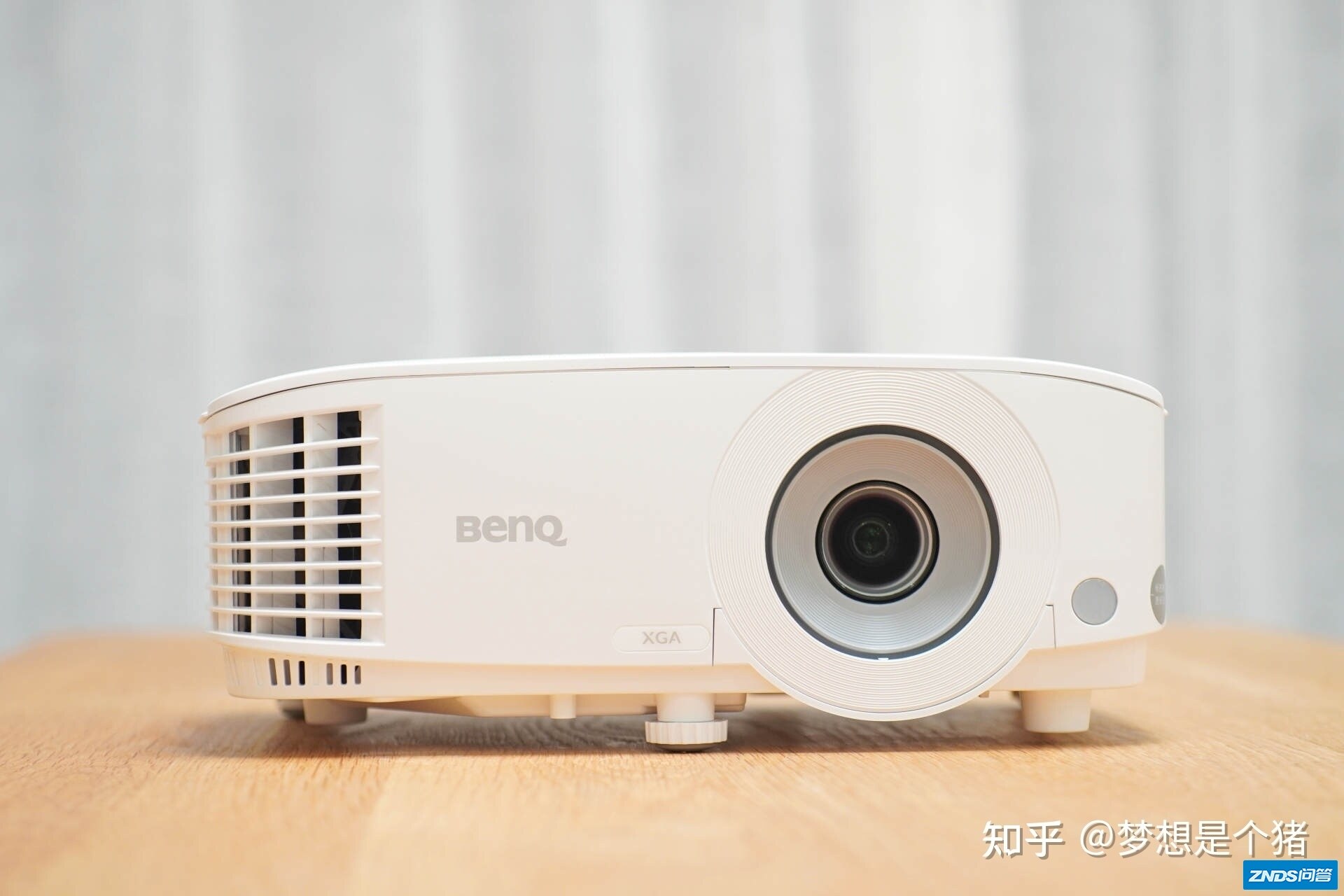 商用家用投影仪如何选？和家用机型有啥区别？聊聊这款明基 ...