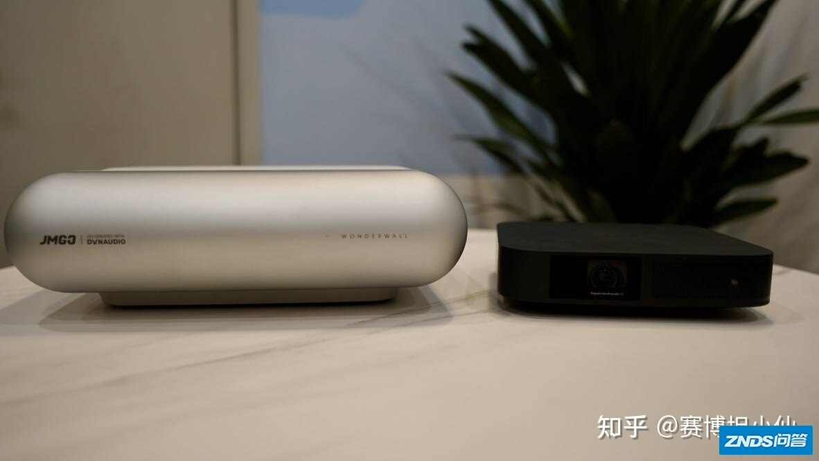 极米NEW Z6X与坚果O1对比评测，四千元的家用投影真的比三千 ...