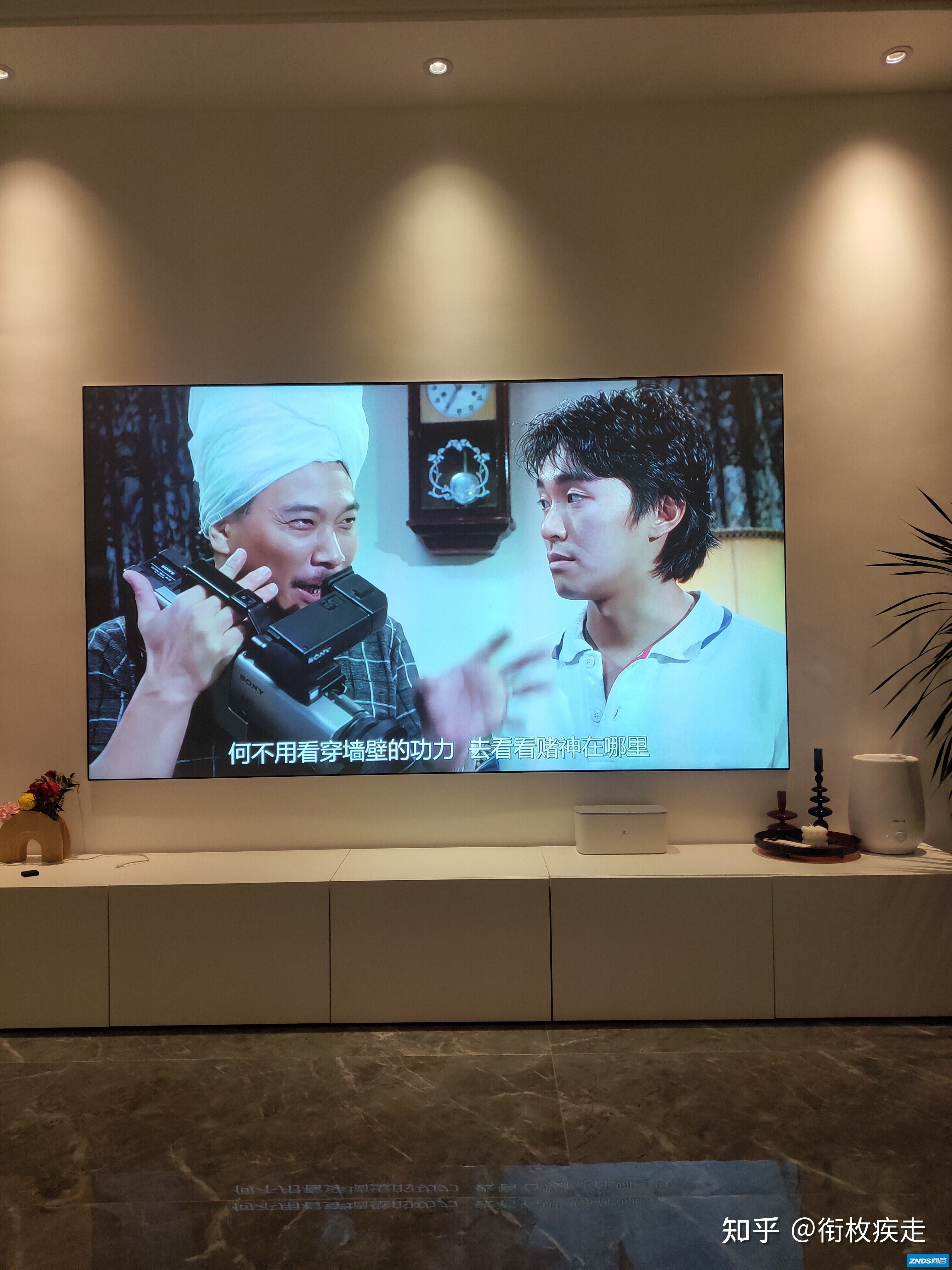 什么幕布抗光效果更好？