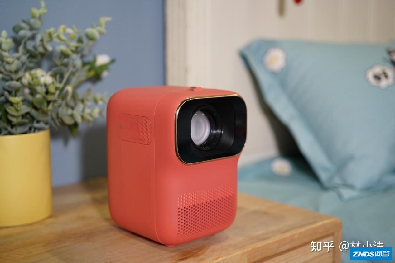 小明家用投影仪如何样？入手前你需要先了解这些