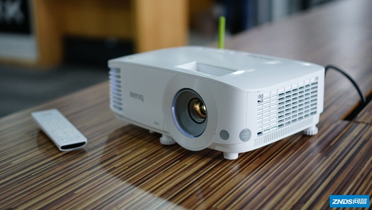 明基E530家用投影仪，家用办公两相宜