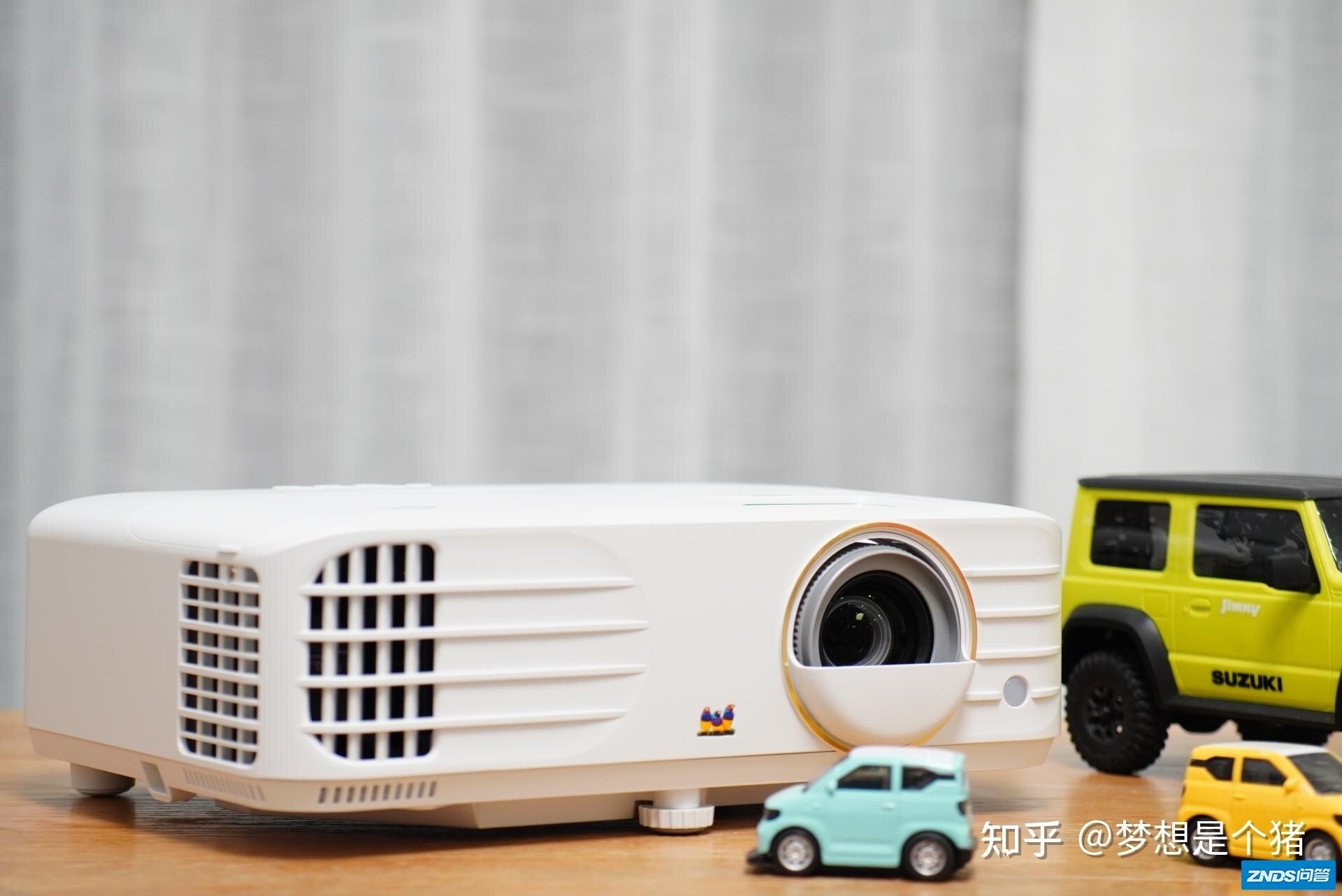 简单对比两台4K家用投影仪，告诉你升级后的优派PX701-4K Pro ...