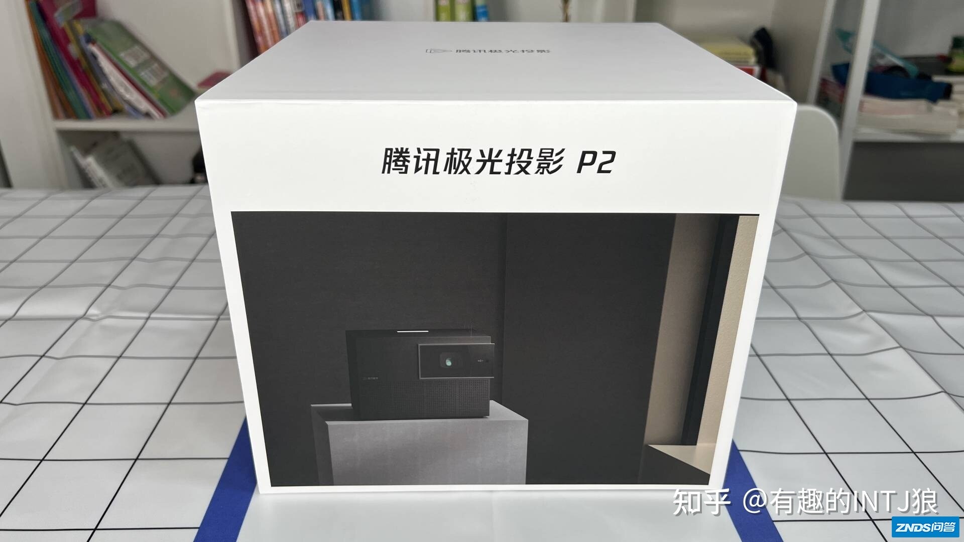 腾讯极光家用投影P2，轻松打开100寸，小体积大画面，它或是个 ...