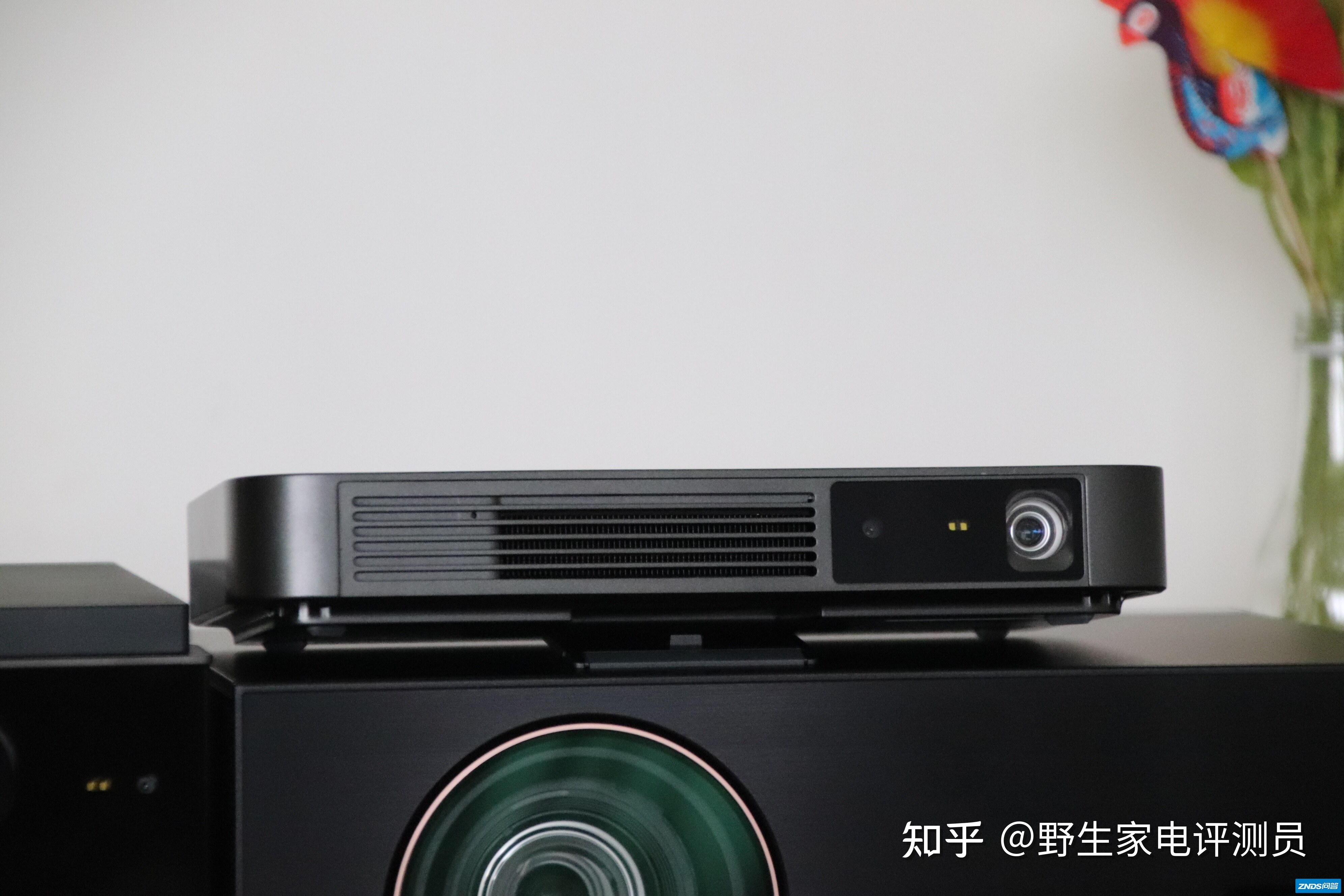 家用家用投影仪推荐：超轻薄家用投影O.B.E大眼橙 H3 开箱评测 ...