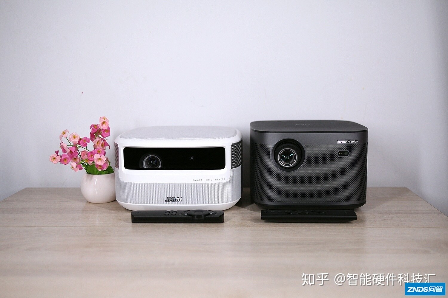 相差700元，坚果J9和极米H3谁才是家用家用投影之王？