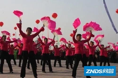 看着大爷大妈们跳广场舞的时候，你有什么感受？