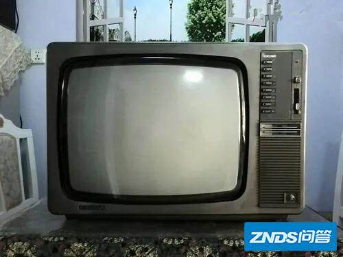 90后的我居然看过11寸的熊猫黑白电视机,大家看过的最古老电视机是