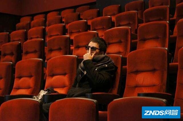 一个人去电影院是什么感受?
