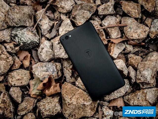坚果手机2020年还会不会出新机，就喜欢这种平边框的造型？
