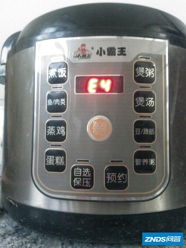 小霸王电压力锅上显示E4代码。请问是指什么原因,如何维修。谢...