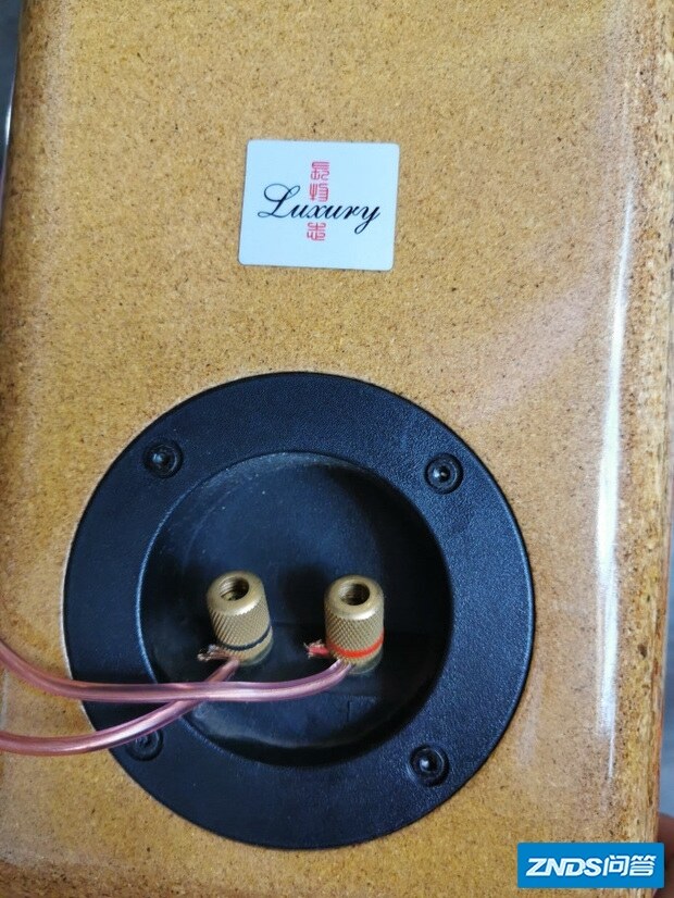 我目前有两个音箱不知道如何接,如何用?