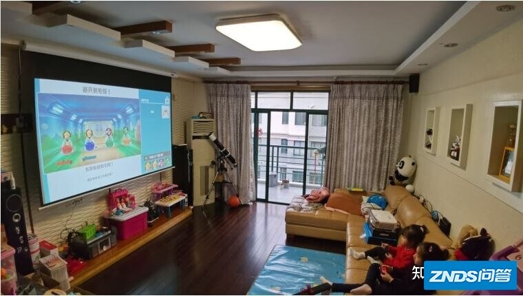 开补课班想买一台家用投影仪，请问有什么建议和推荐吗?