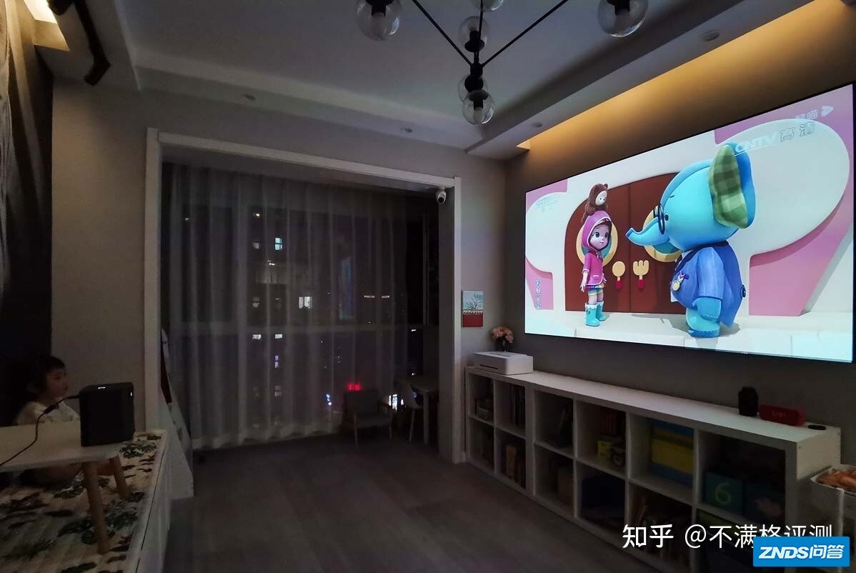 家里新入家用投影仪，3岁娃比我玩得溜！天猫魔屏N1评测