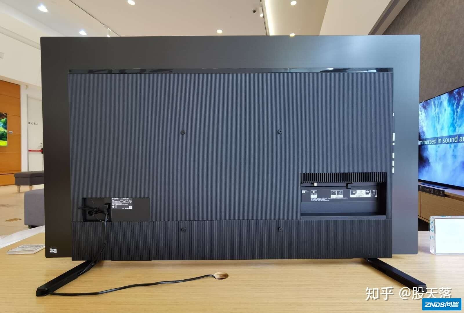 索尼a8h用的是lg v20面板吗？-2.jpg