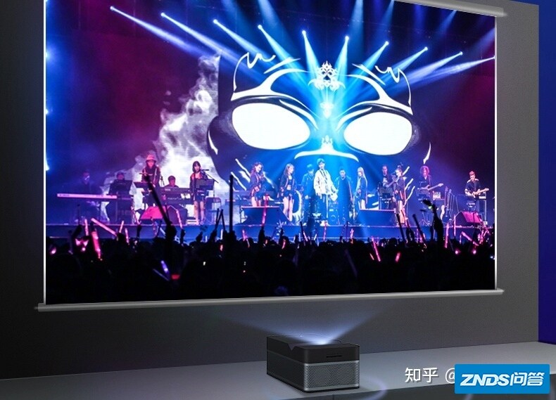 想装家用投影却被小户型限制？慧示P9超短焦家用投影，半米投90英寸大屏