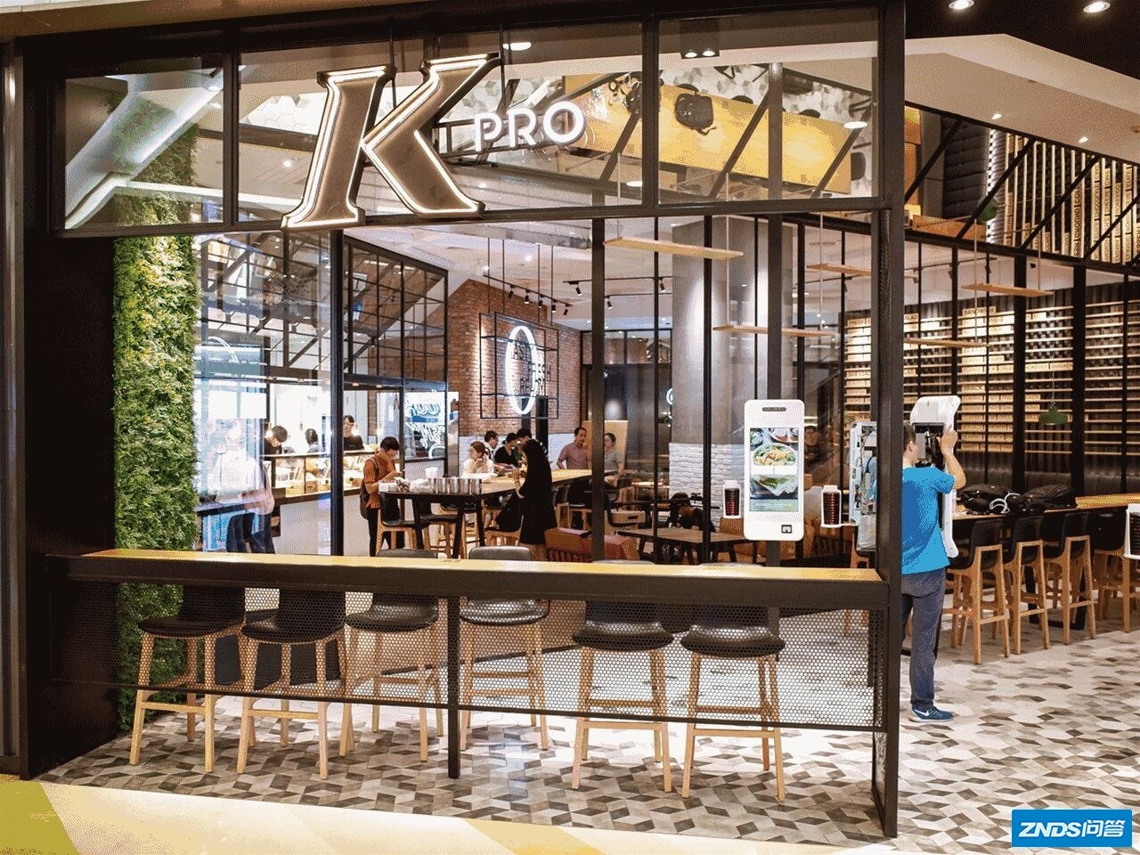 我去试了下肯德基刚开的高端牌子店，你会为它的草 …