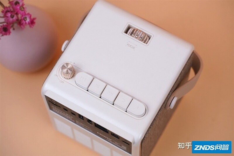 复古造型 一眼种草！哈趣家用投影H1评测：入门也有真1080P-7.jpg