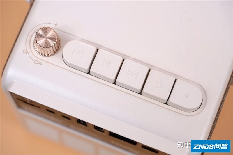复古造型 一眼种草！哈趣家用投影H1评测：入门也有真1080P-9.jpg