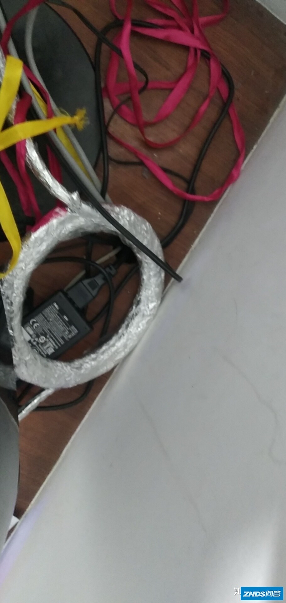 笔记本外接显示器间歇性黑屏是指什么原因？