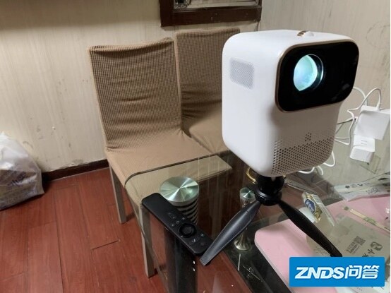 有没有适合户外用的便携式家用投影仪推荐？参考小明 Q1 家用投影 ...