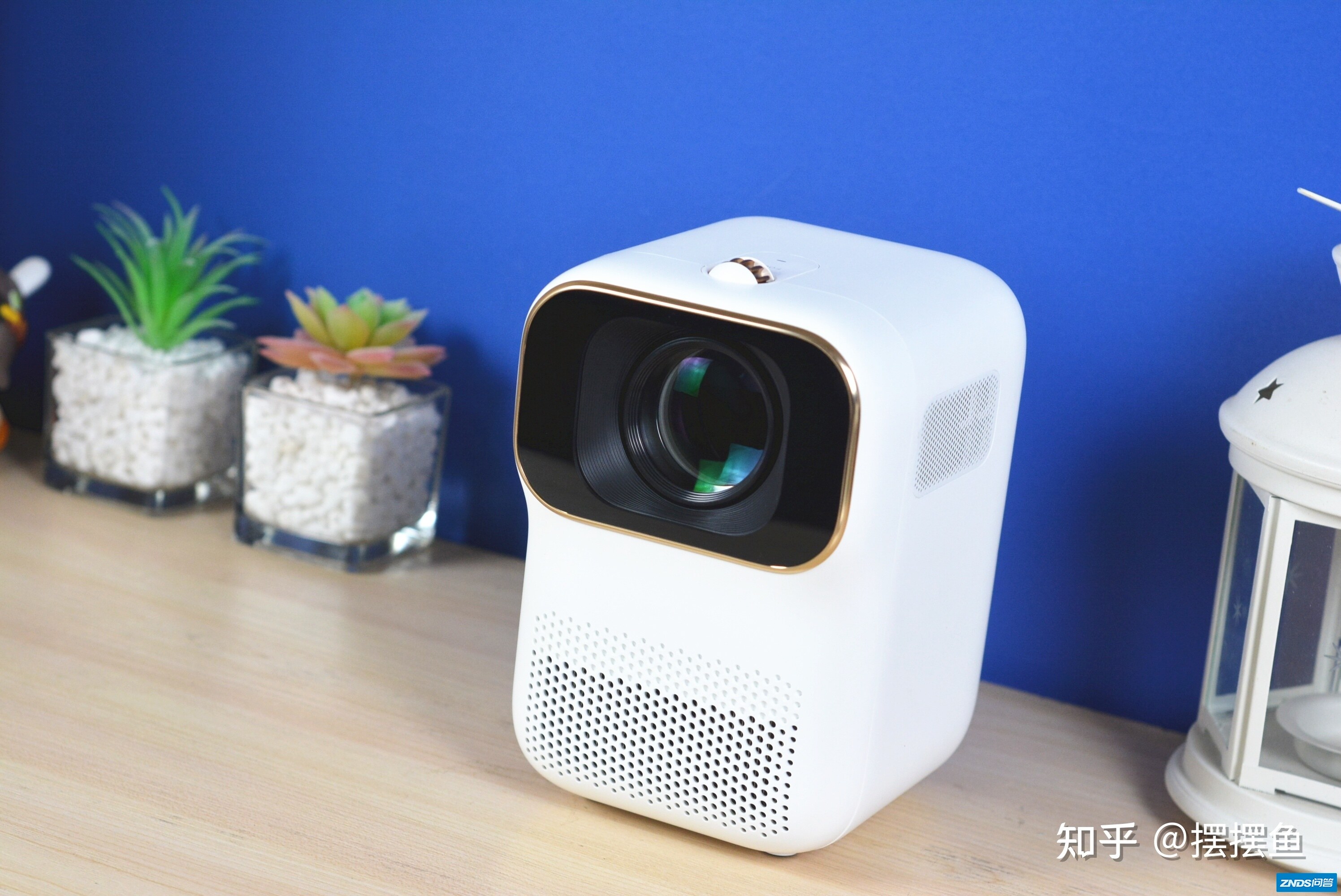 国产推出不插电家用投影：1080P分辨率，最大能投120寸