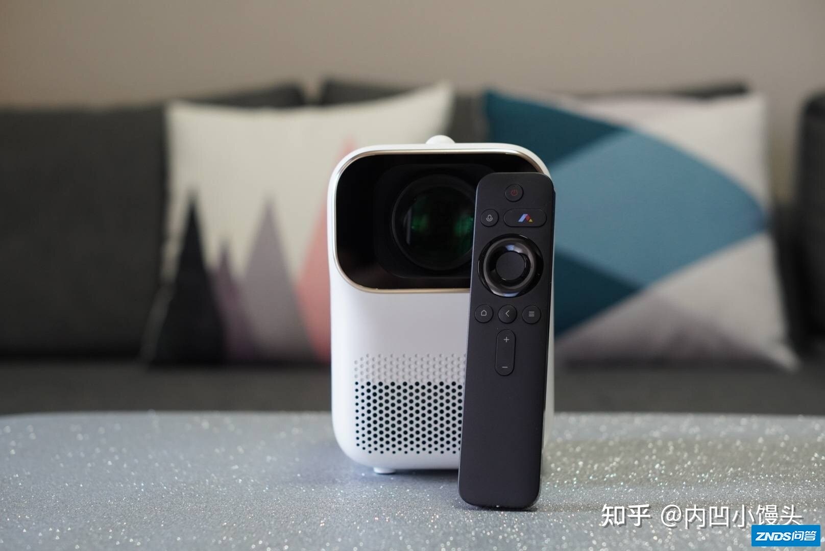 年轻人也能拥有的“家庭影院”—小明Q1迷你家用投影仪体验