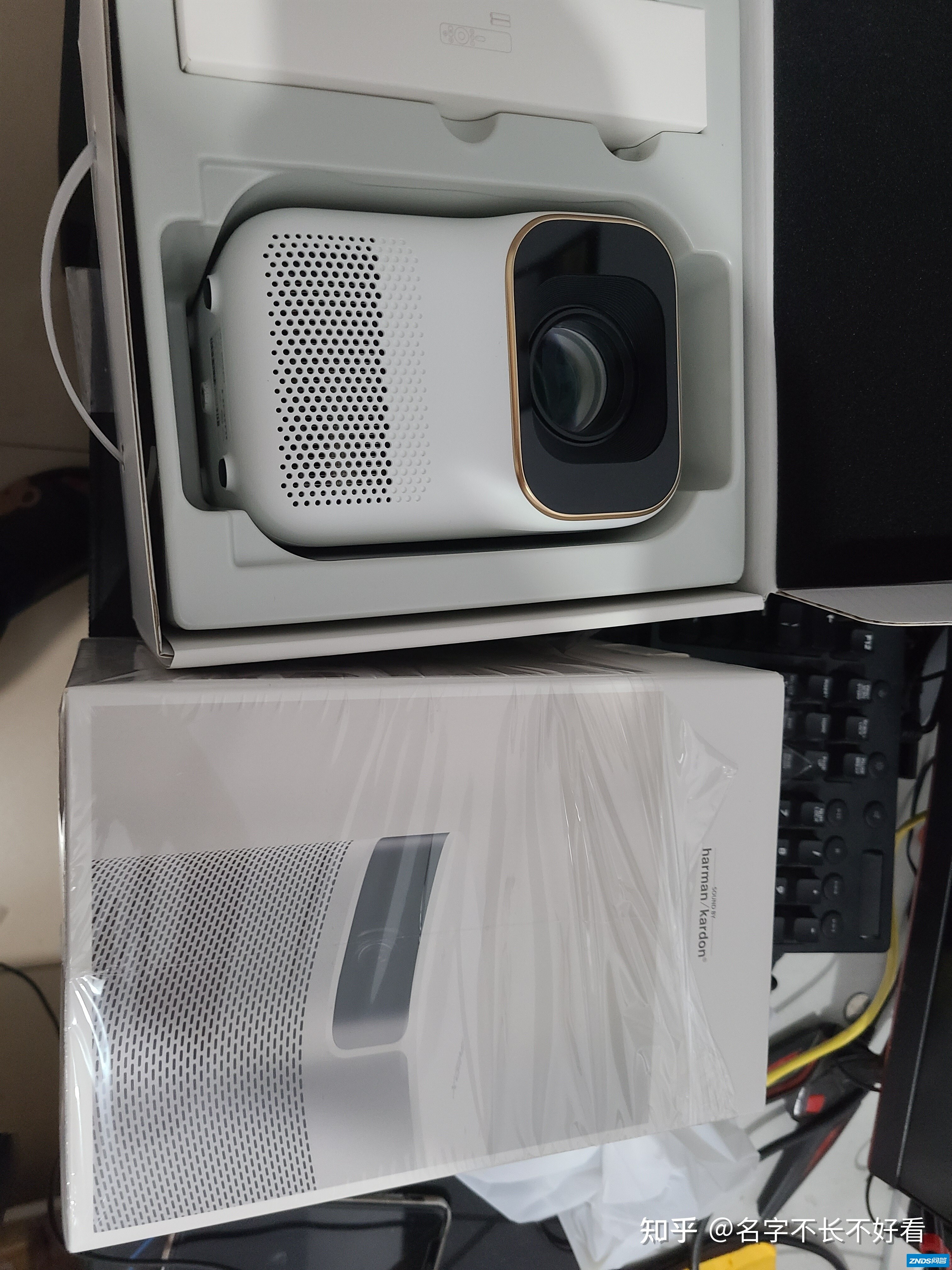小明q1家用投影仪与new极米play特别版对比