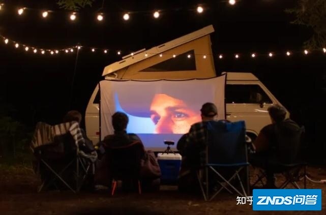 推荐一款便携家用投影仪，可以在户外露营使用。专业的人有推荐 ...