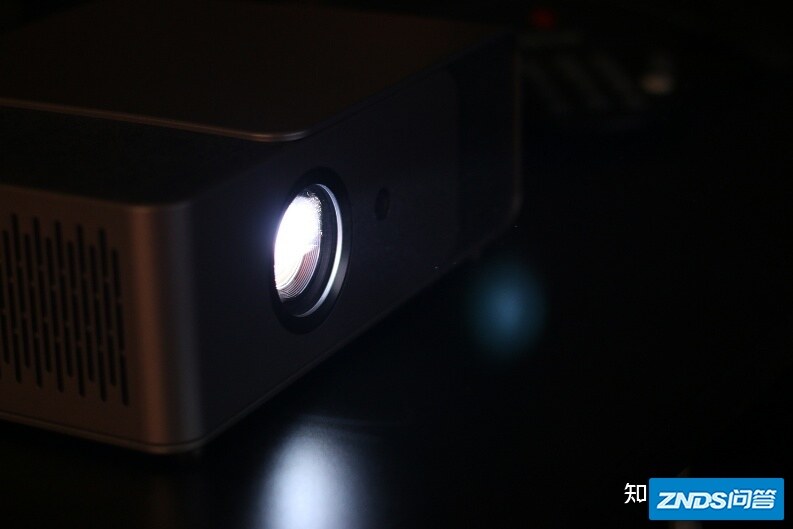 2022年极米家用家用投影仪选购攻略，帮你选到适合自个的家用投影 ...
