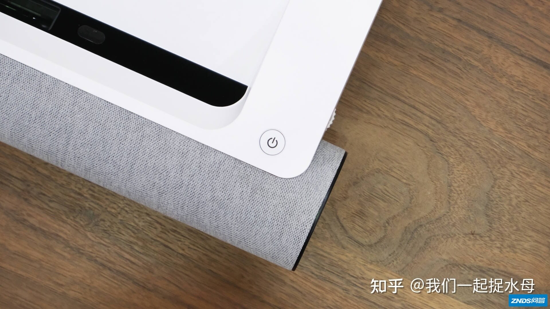 在家装个影片院，贴墙就能投的 优派BK8激光电视机-6.jpg