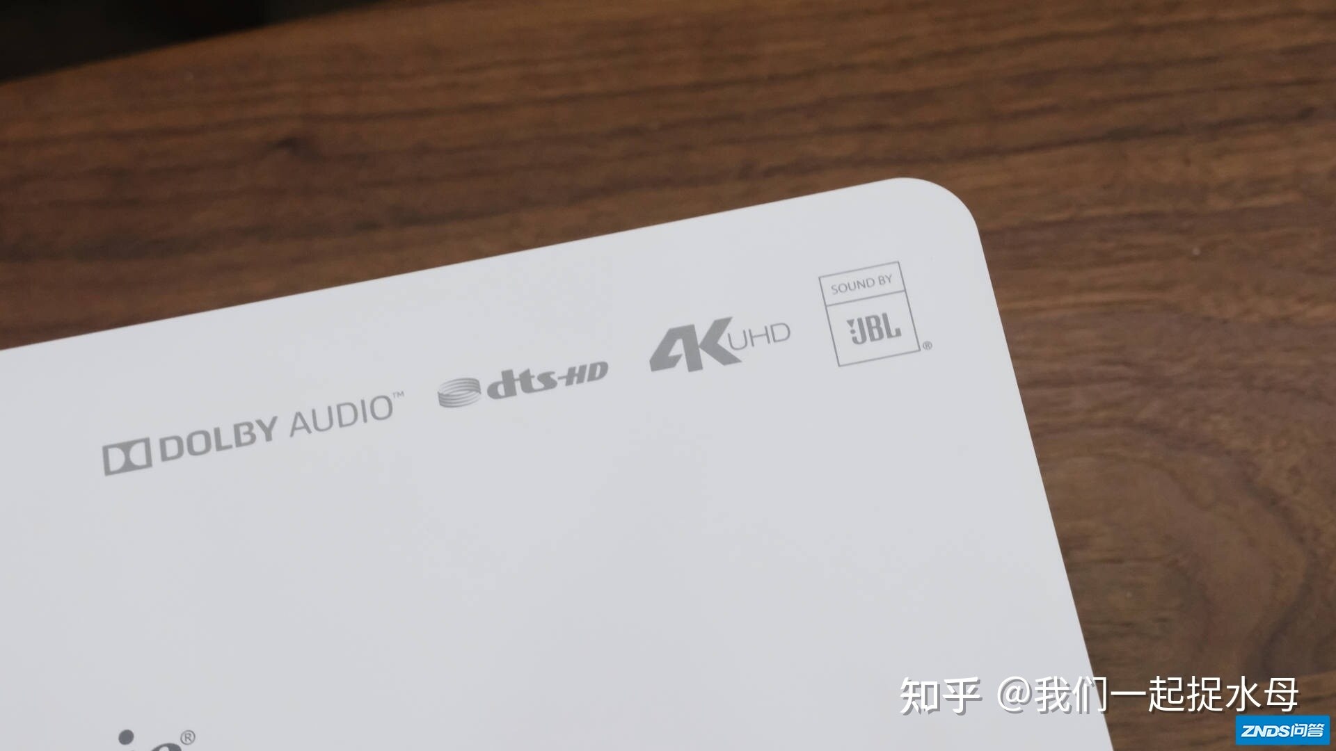 在家装个影片院，贴墙就能投的 优派BK8激光电视机-10.jpg