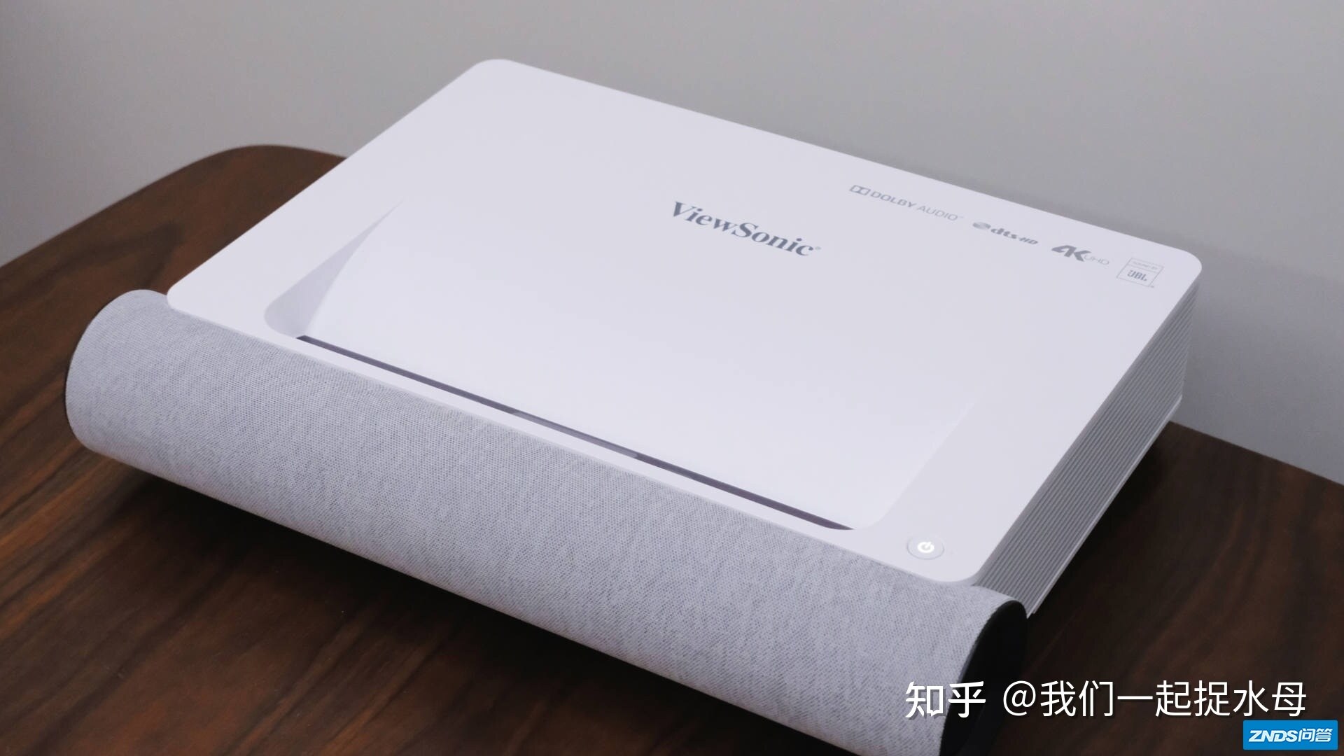 在家装个影片院，贴墙就能投的 优派BK8激光电视机-12.jpg