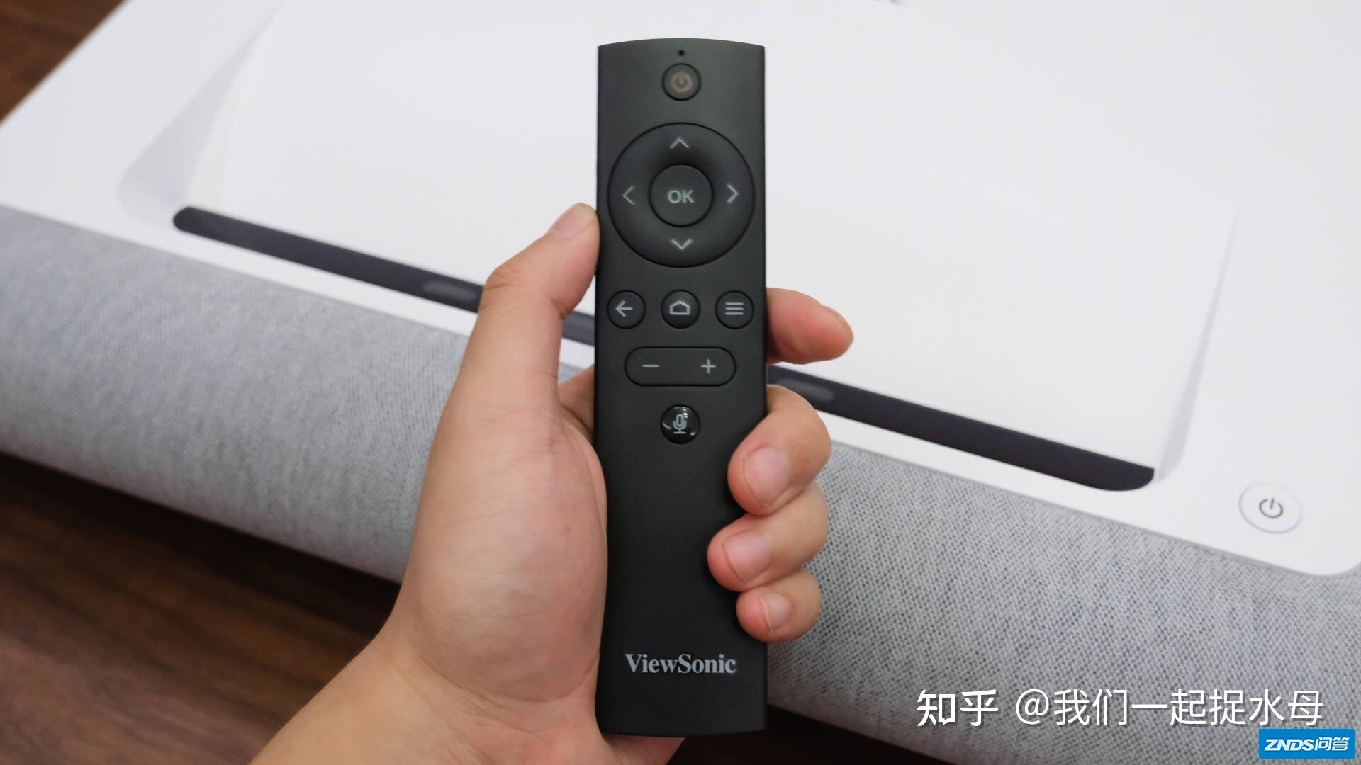 在家装个影片院，贴墙就能投的 优派BK8激光电视机-15.jpg