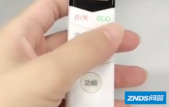 这种美的空调遥控器如何换电池?